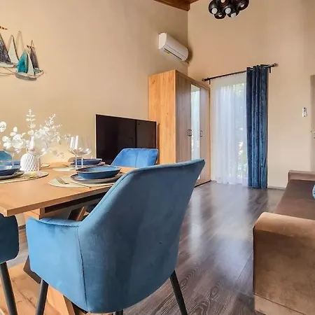 Azure Apartment *